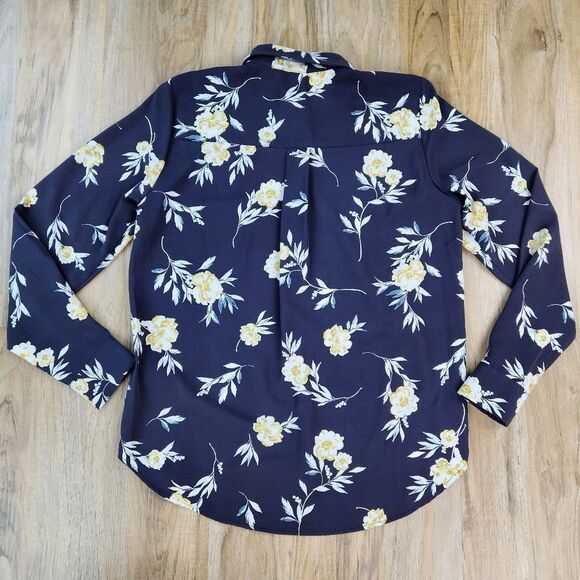 ☔️🩵H&M Gray Floral Buttoned Front Long Sleeve Top Size 4 - Picture 3 of 10